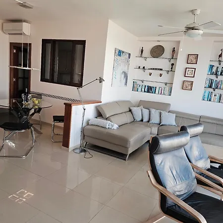 R1345 Carabeo 1-42, Access To The Appartement *